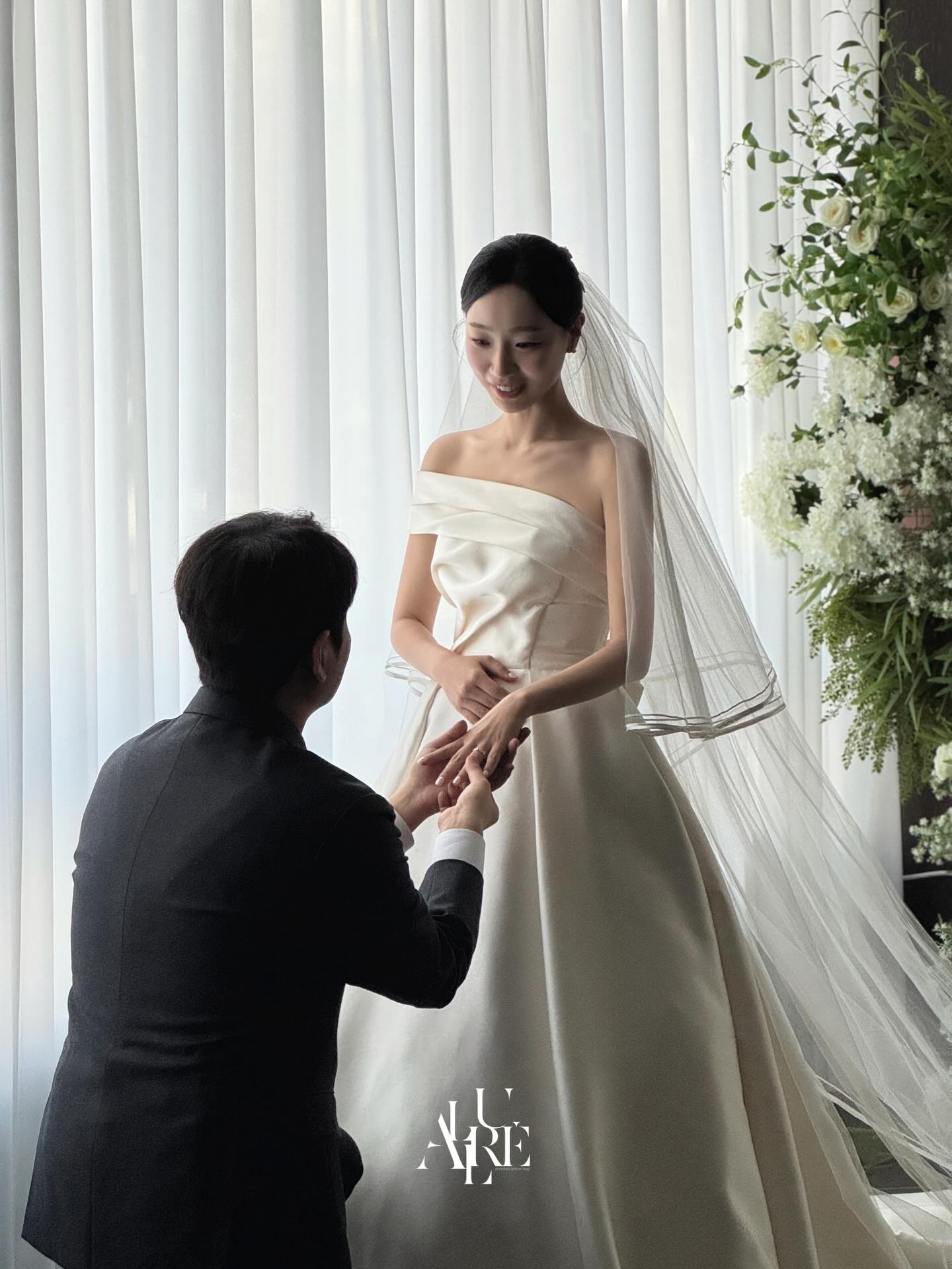 아루레가 촬영한 스튜디오 반지 교환 A라인 드레스 사진