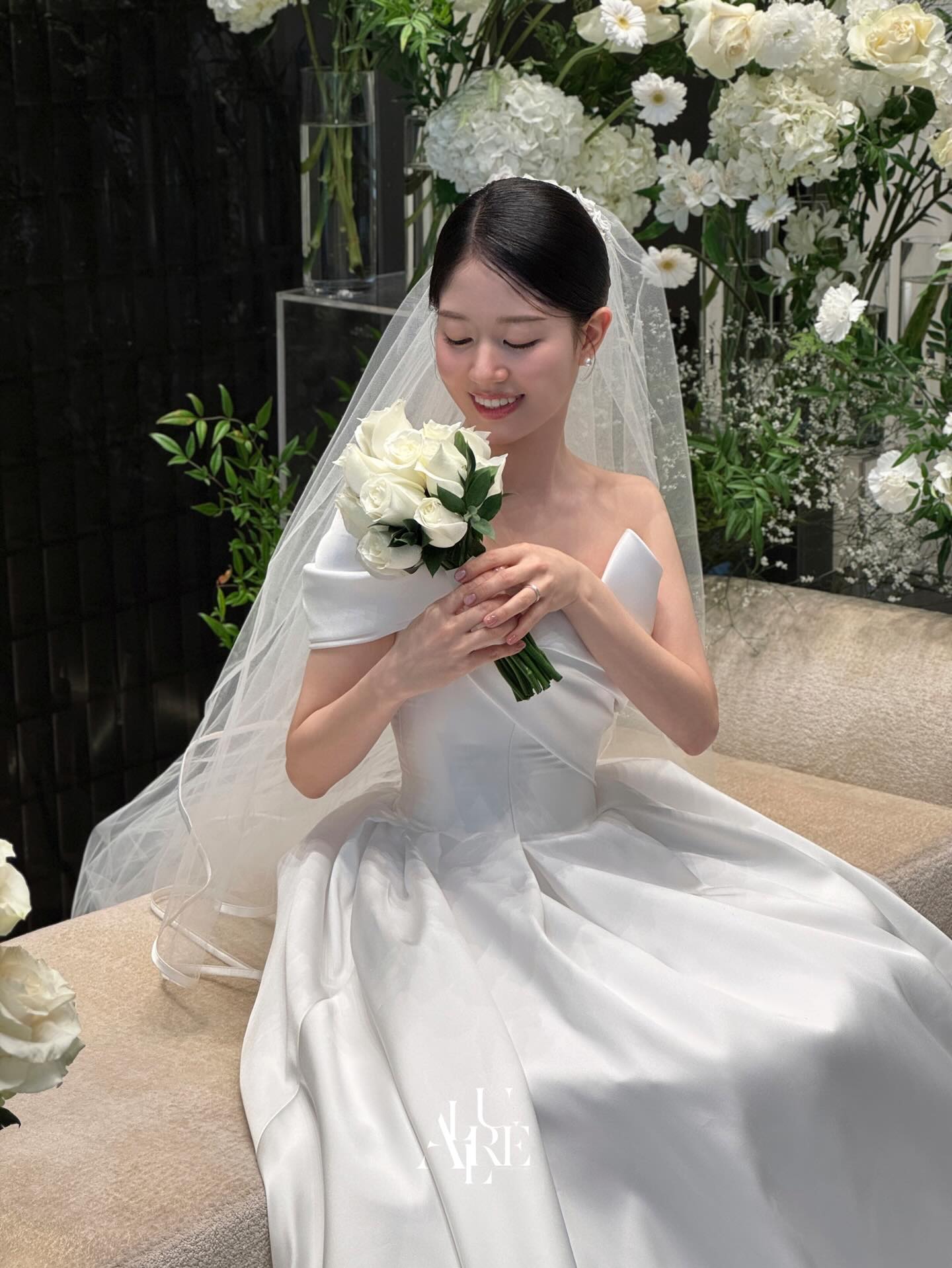 아루레가 촬영한 신부대기실 벨라인 드레스 사진