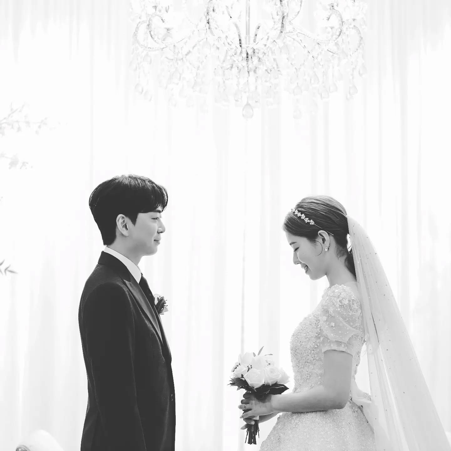 비앤에이치스냅이 촬영한 신부대기실 서약 벨라인 드레스 사진