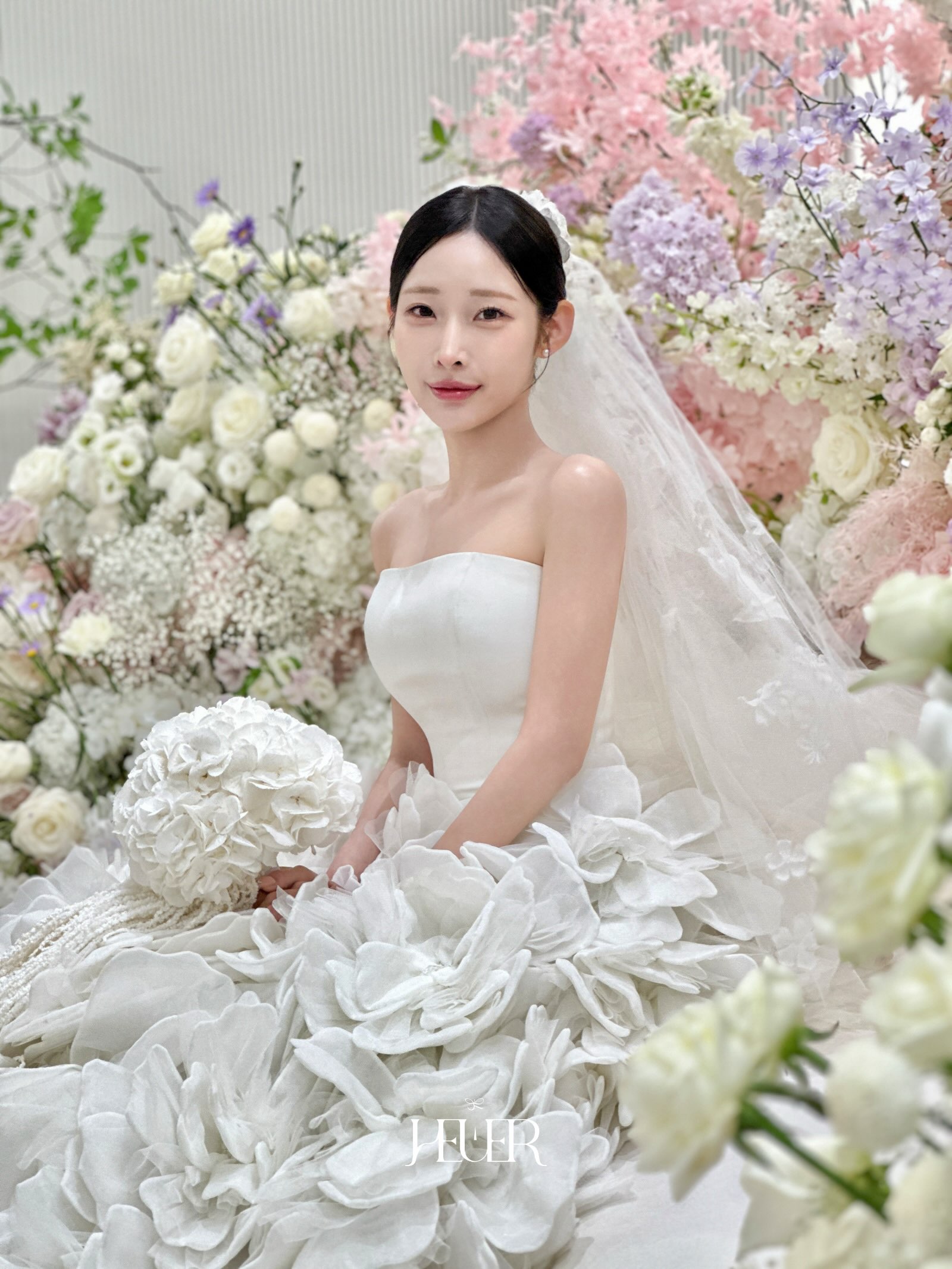 에하스냅이 촬영한 신부대기실 벨라인 드레스 사진
