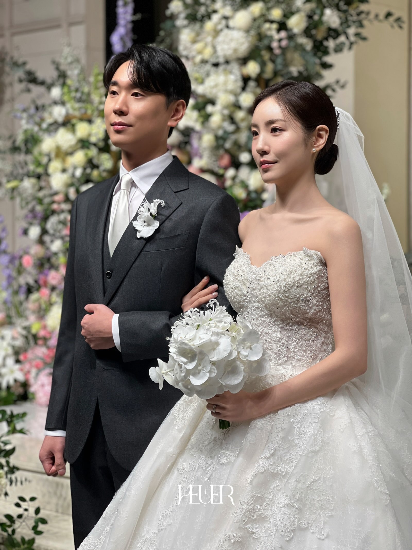 에하스냅이 촬영한 야외 예식장 벨라인 드레스 사진